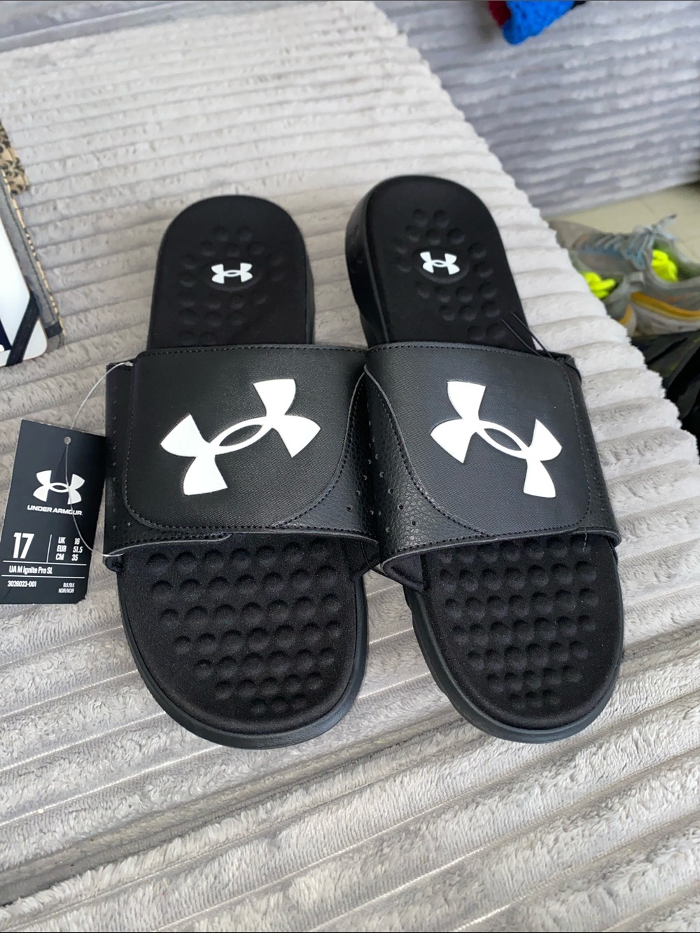 NWT UNDER ARMOUR BLACK IGNITE SLIDES SZ 17